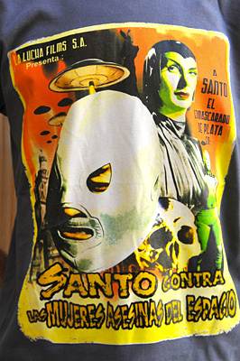 T-shirt catch "Santo contra…"